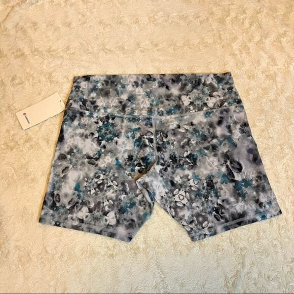 029 - 2021 Lululemon Align Short 8" Kaleidofloral Multi Size 20 - Picture 2 of 9